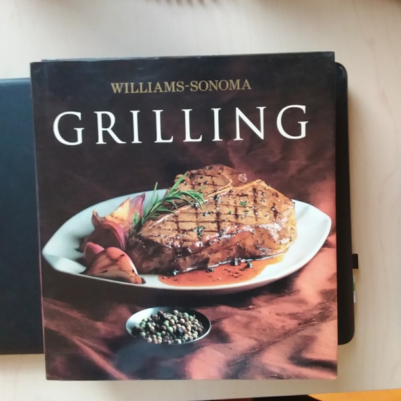 3 WILLIAMS-SONOMA cookbooks - Hors d'oeuvres,  Breakfast and Grilling - Picture 3 of 3